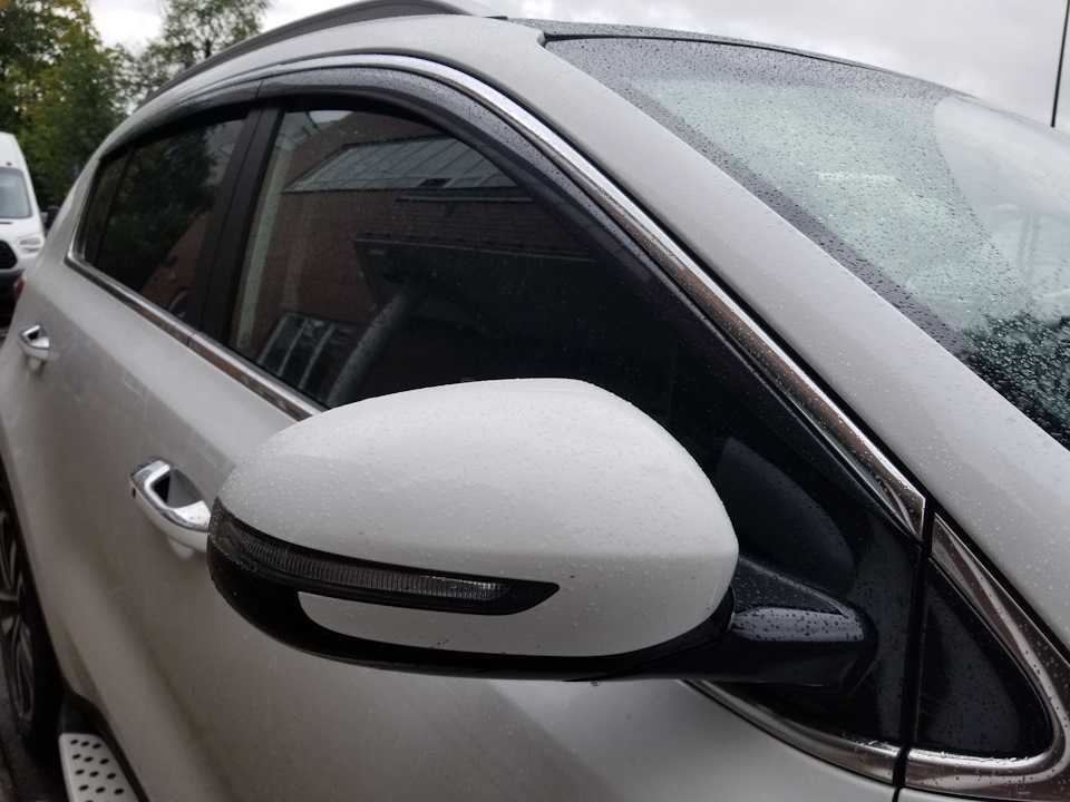 Ветровик на дверь автомобиля — как называются козырьки (дефлекторы) от дождя и боковые накладки