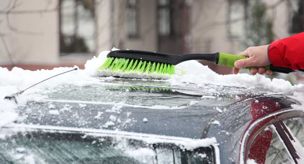 Как правильно чистить машину от снега? банальные ошибки и советы | autoflit.ru