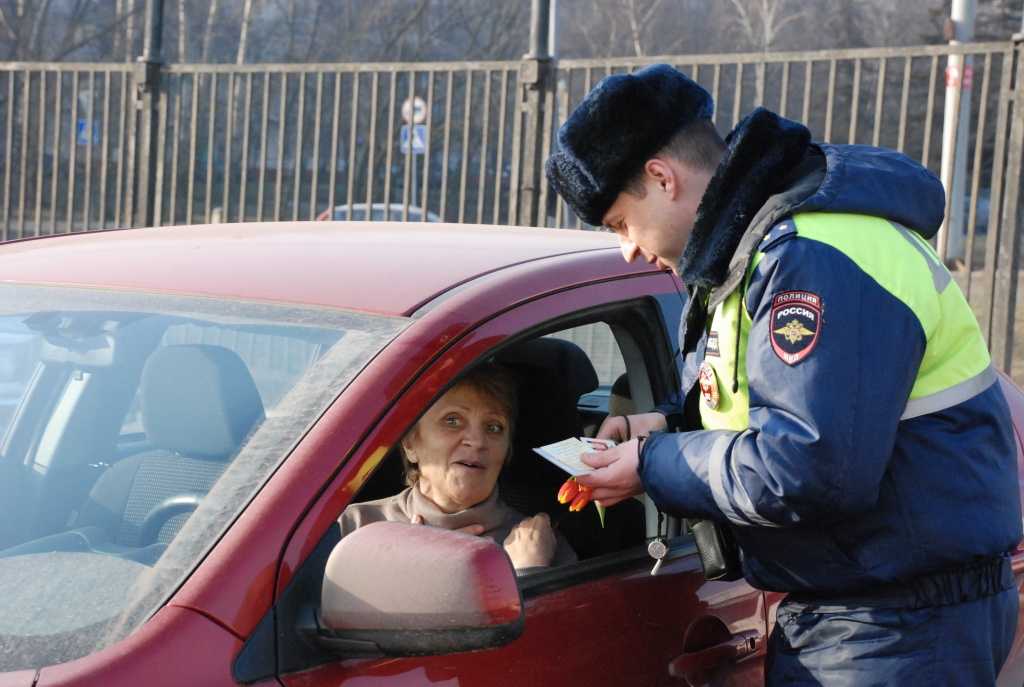 Право полицейского осмотреть салон, багажник и капот автомобиля - юридичний ресурс протокол