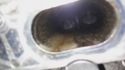 Чистка впускного автомобильного коллектора от сажи: как промыть и очистить без снятия