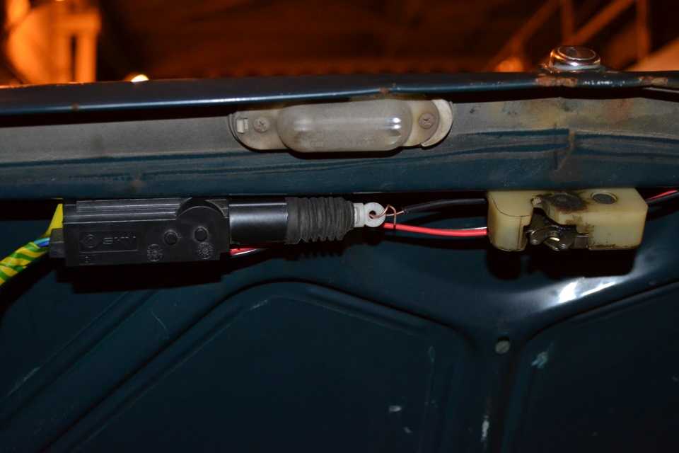 Электропривод замка багажника