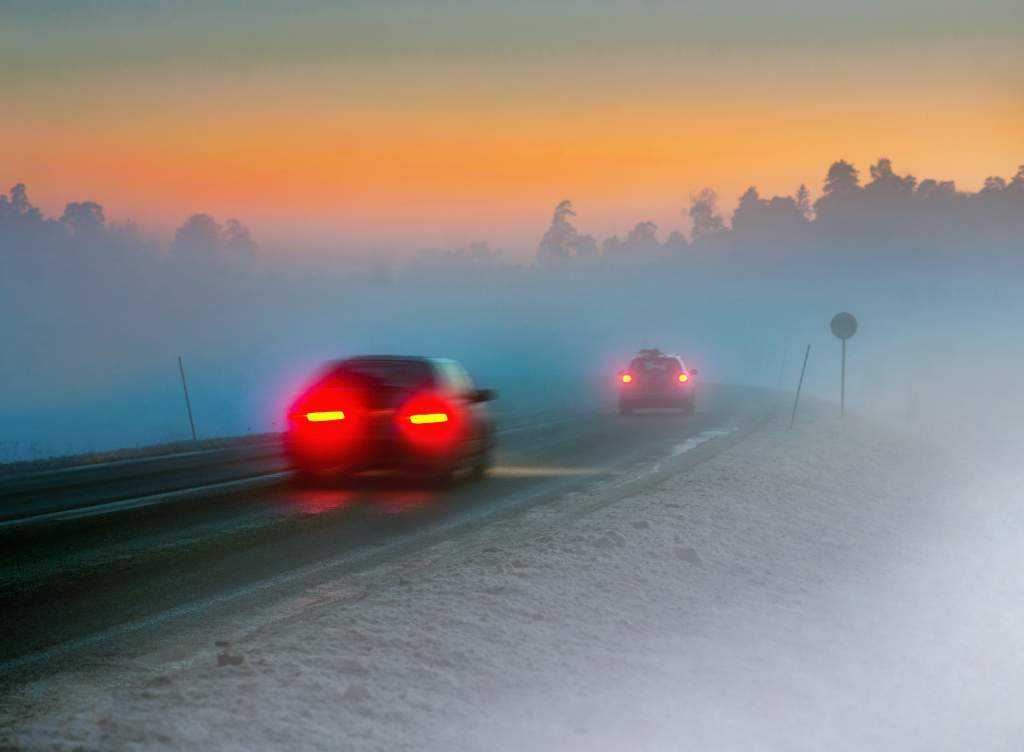 Как правильно и безопасно ездить в тумане - авто драйв