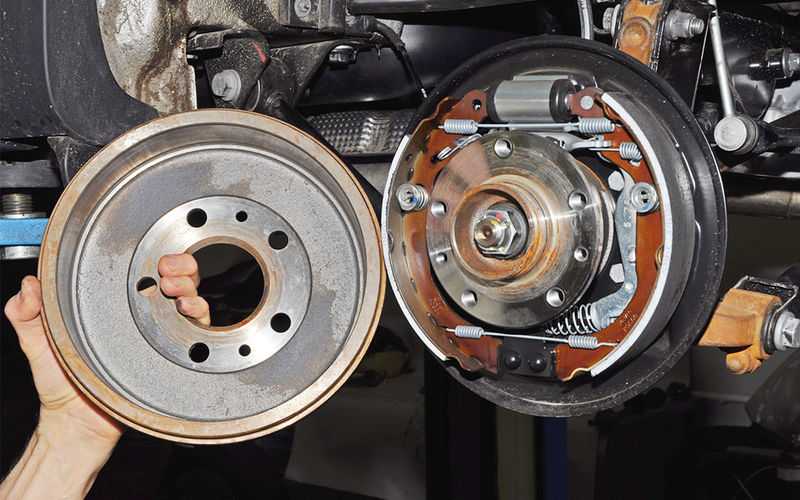 Устройство тормозной системы автомобиля: дисковый и барабанный механизм, а также принцип работы