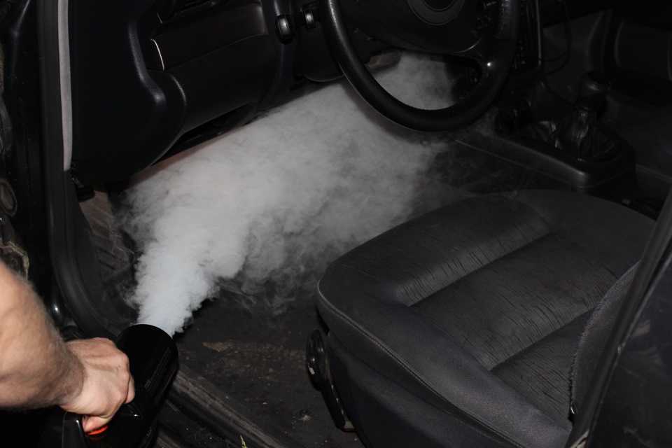 Особенности и вариант устранения запаха в автомобиле