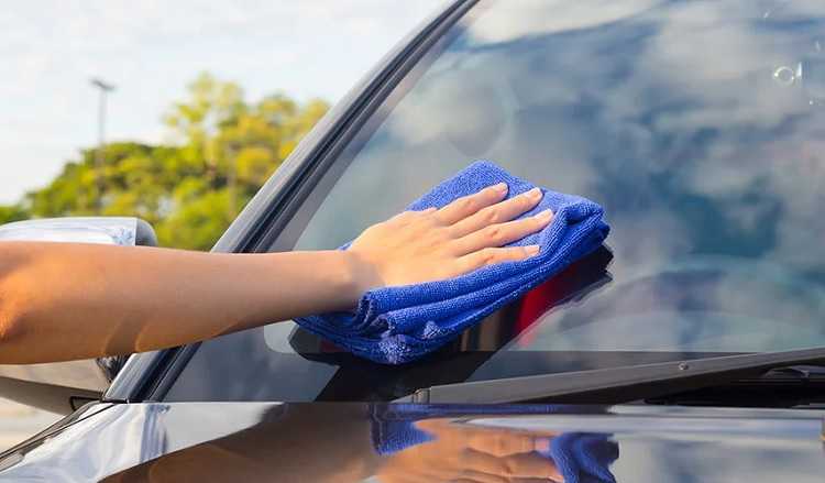 Как отмыть стекла в машине без разводов