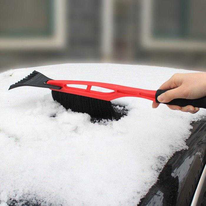Правильная очистка автомобиля от снега