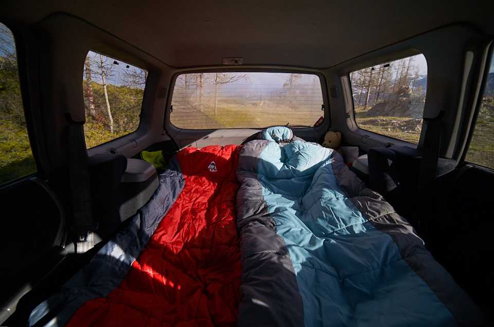 Как комфортно и безопасно переночевать в машине