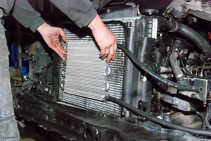 Замена радиатора охлаждения двигателя своими руками
замена радиатора охлаждения двигателя своими руками
